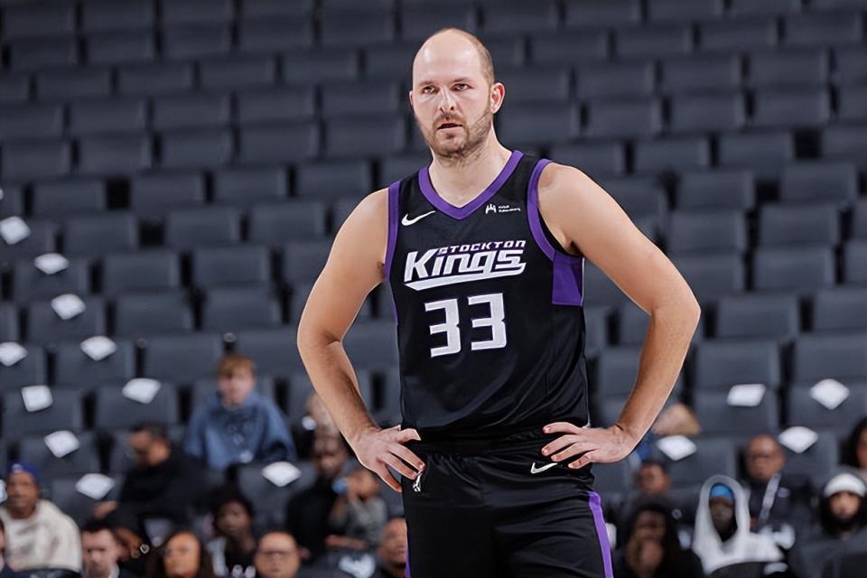 开云体育平台-打爆火箭二队！国王二队后场老将打出了一场现象级的表现？