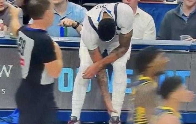 开云体育平台-浓眉非对抗伤退 疑似左腿遭遇跟腱相关伤病