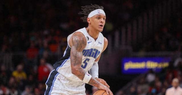 开云登录入口-惨负爵士持续低迷！人手回归的魔术不会打球了？