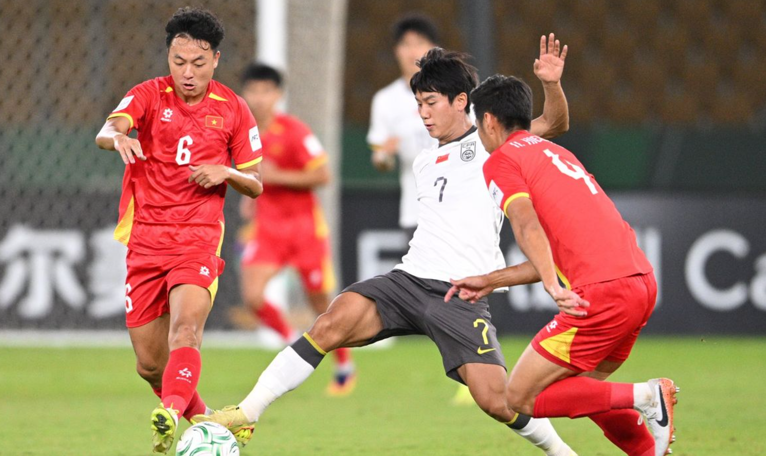 从2-1到0-1！中国队先赢后输日本 亚洲杯冠军希望大 决赛赛程如下