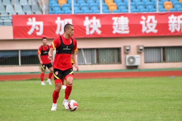 开云登录入口-刘若钒归来首日训练主动要球权 扬科维奇巧妙授课