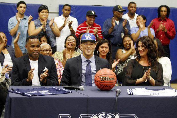 Kaiyun Sports-开云体育-家族射手三代传承：布克光耀门楣