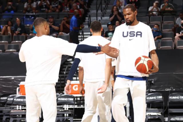 开云-爱游戏-告别平均主义！美国男篮需要确立KD利拉德核心地位